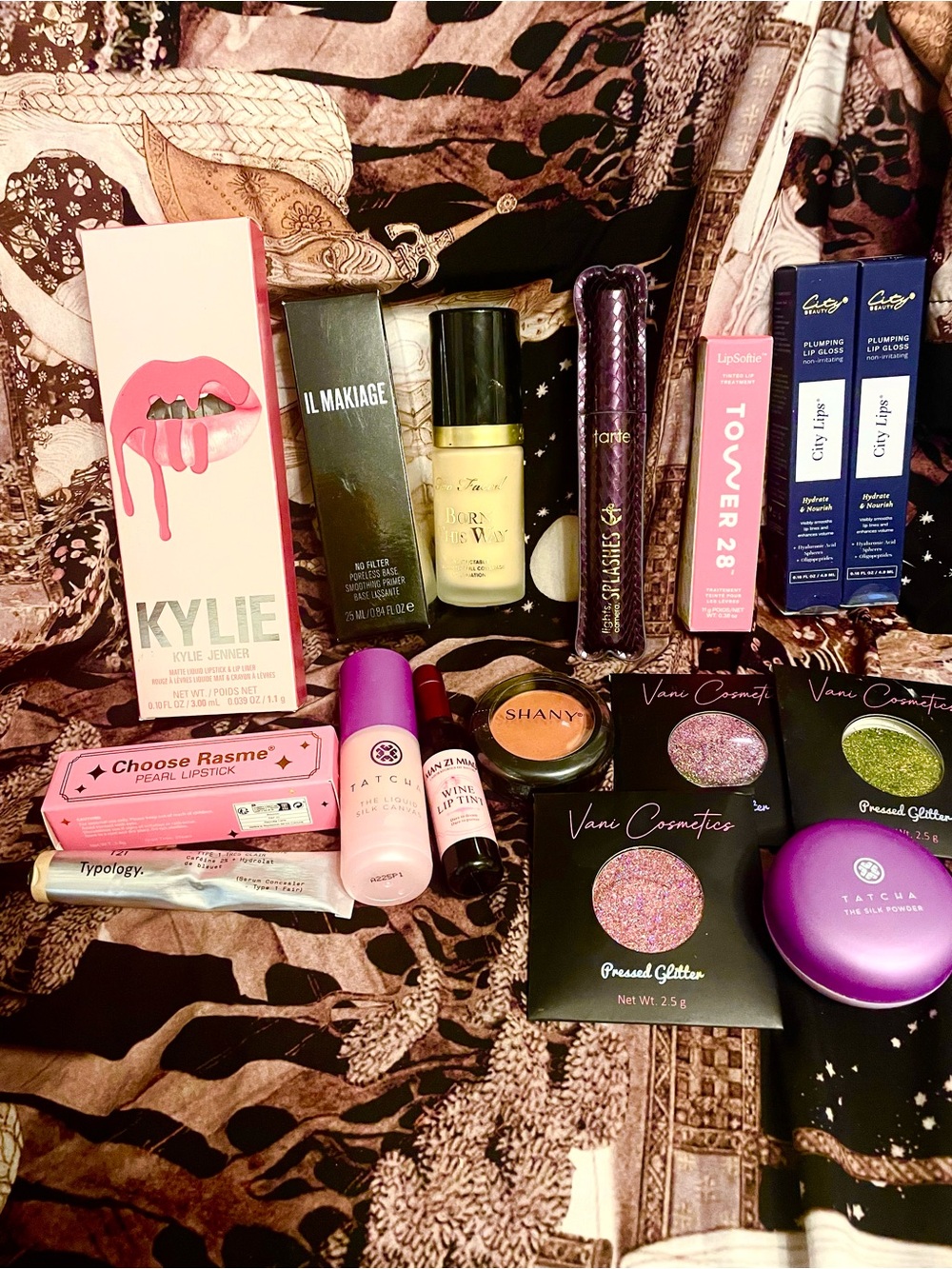 Large make up lot of 17 pieces